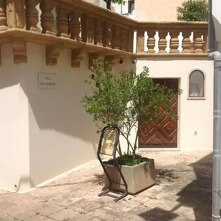 Palazzo Dei Veneziani Parabita